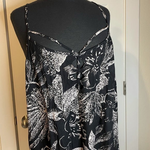 Volcom b&w plus size swing tank sz 20w - Picture 2 of 10